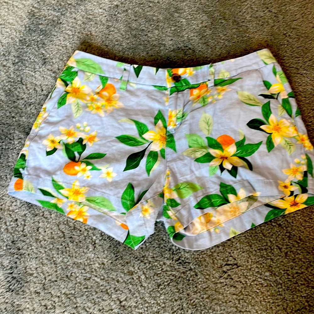 Old Navy shorts. Summer floral size 6
